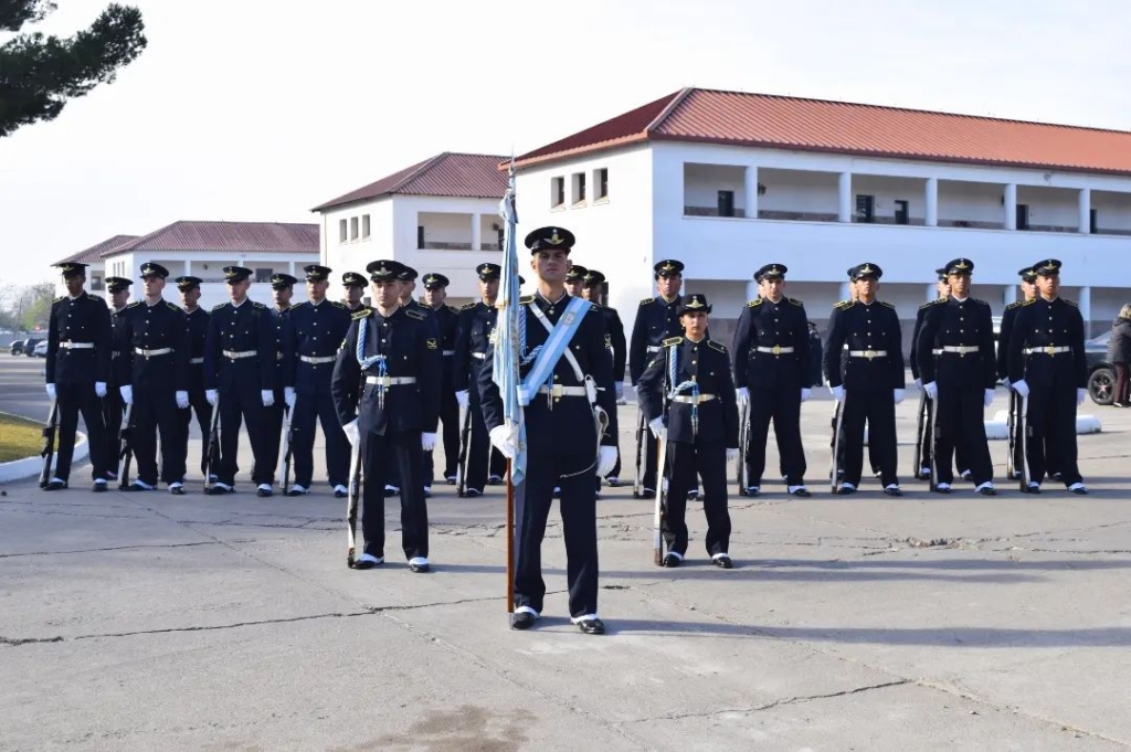 entrega de uniformes y ascenso a dragoneantes de la escuela de suboficiales de la fuerza aerea cordoba 09
